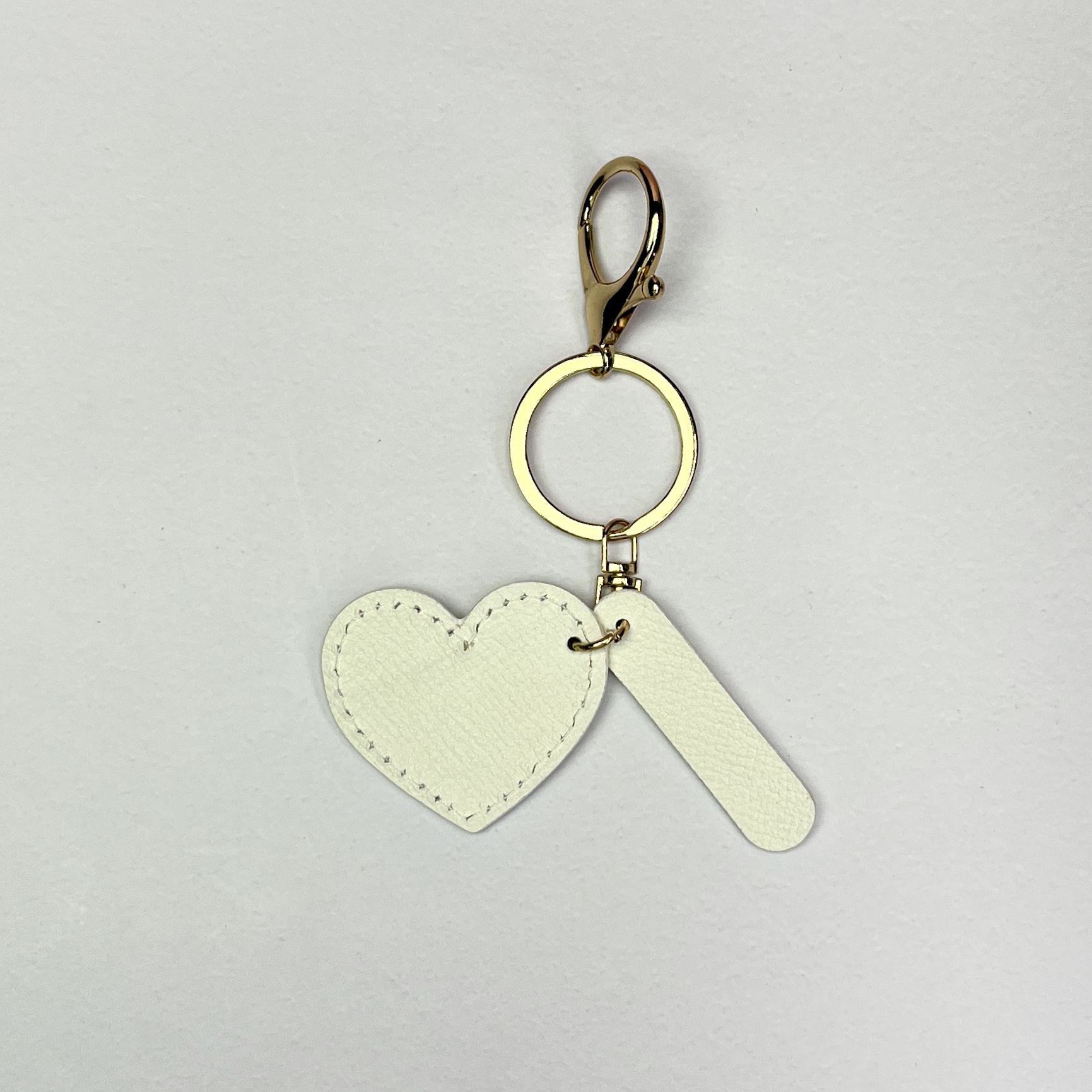 Móc chìa khoá/ charm da thủ công hình tim - Epsom